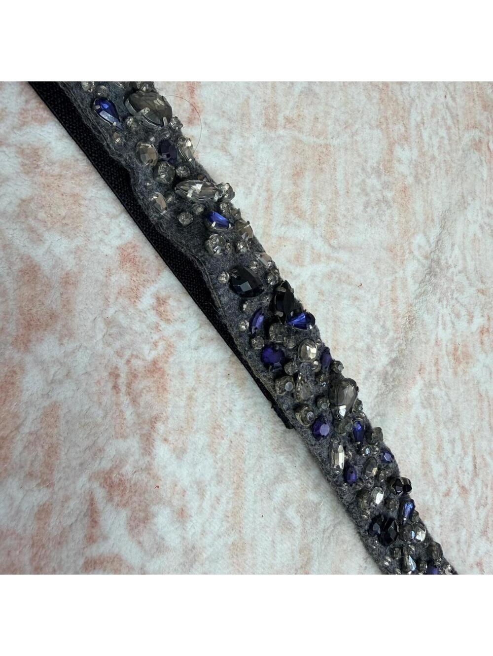 Y2K Sparkly embellished stretch belt from LOFT w grey & blue crystals ✨